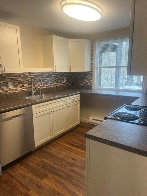 Bright and Modern Kitchen at Summit Terrace at Woodland
